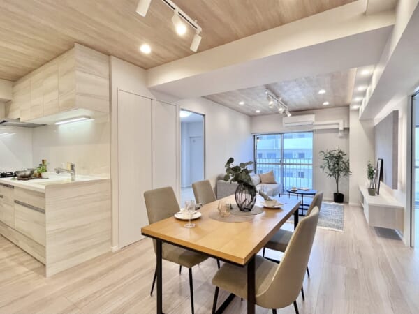 日商岩井大岡山第二マンション_開放的なリビングダイニングキッチンの写真