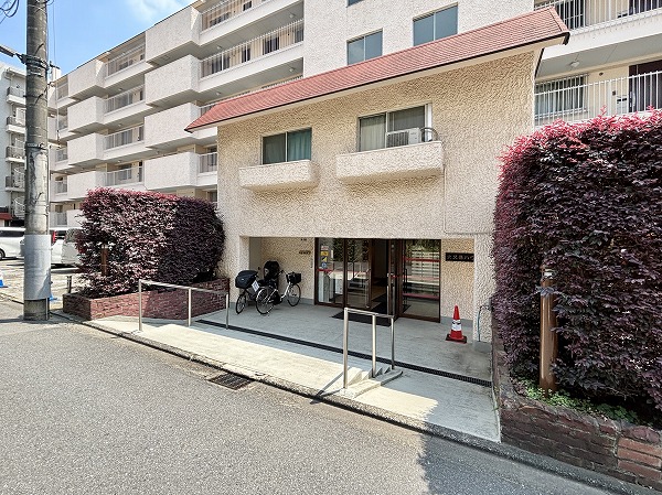大久保ハウス　アプローチ