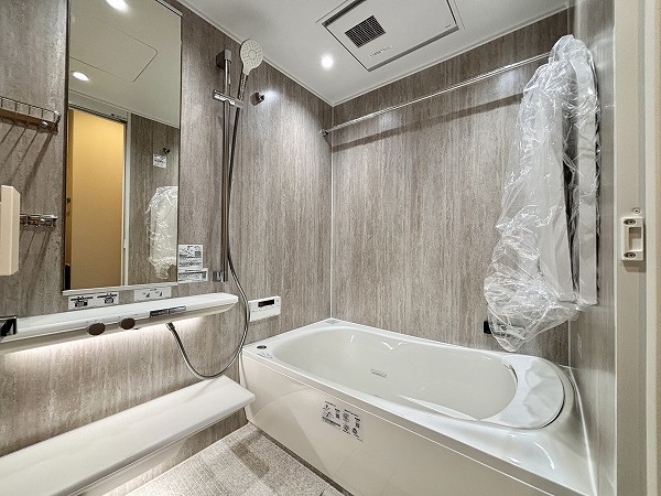 シャンボール恵比寿_綺麗にリノベされたバスルームの写真