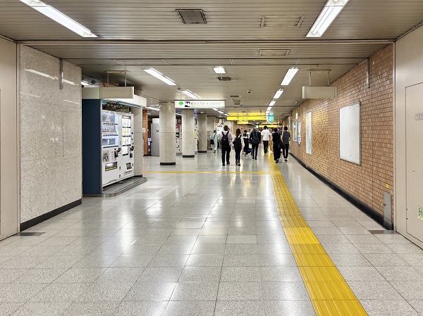 駅地下通路