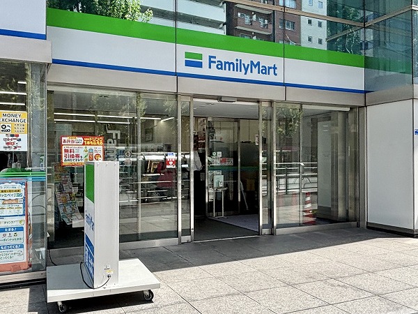 ファミリーマート 靖国通り新宿五丁目店
