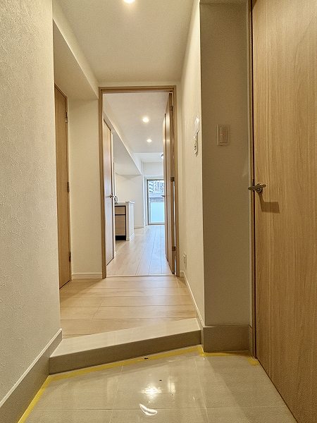 グローリオ新宿夏目坂_リノベーション済みの玄関の写真