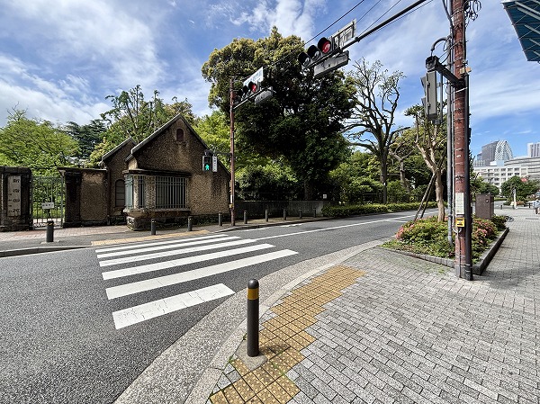 ビューシティ新宿御苑前の通り・新宿御苑