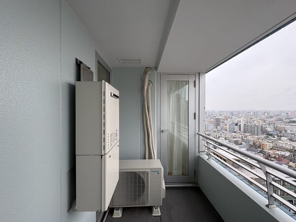 シティタワー新宿新都心_広いバルコニーの写真