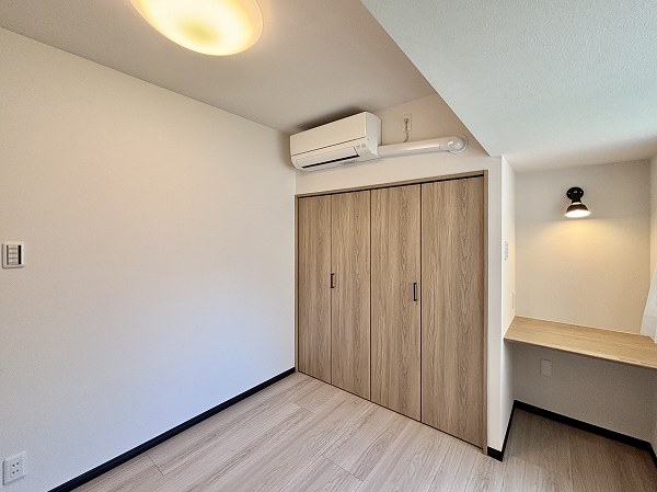 コーポ麹町_クローゼット付きの洋室の写真