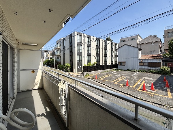 藤和中野コープ_広々としたバルコニーの写真