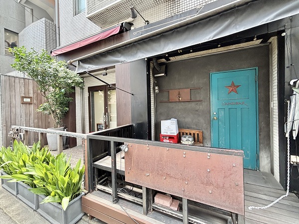BAR SARAKA（当マンション1F）