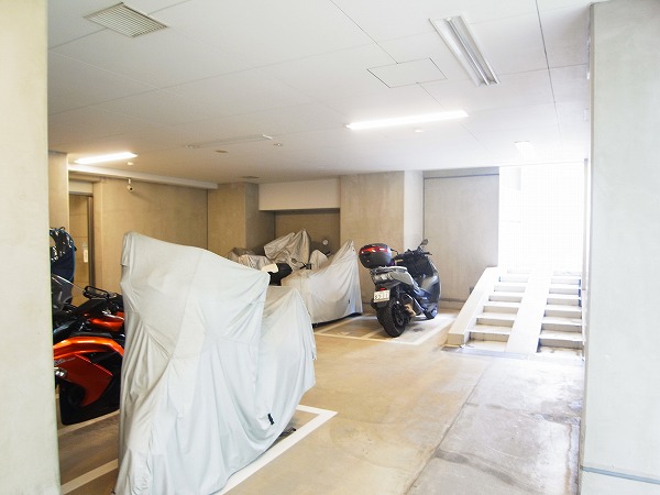プラウドタワー二子玉川　屋内型駐車場・バイク置き場