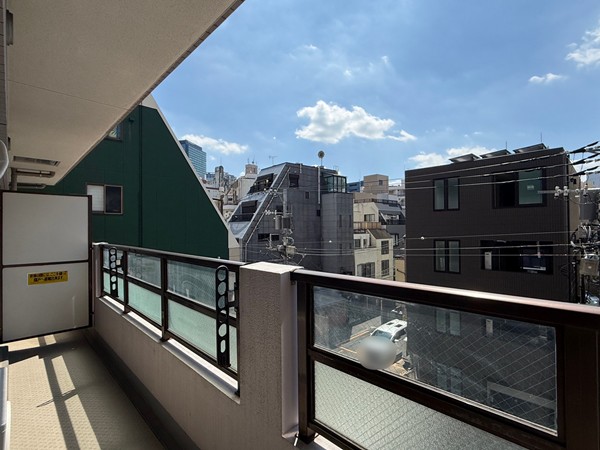 ライオンズマンション渋谷道玄坂_西向きのバルコニーの写真3