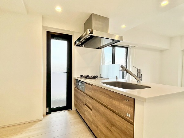 レガリス用賀_広々としたキッチンの写真