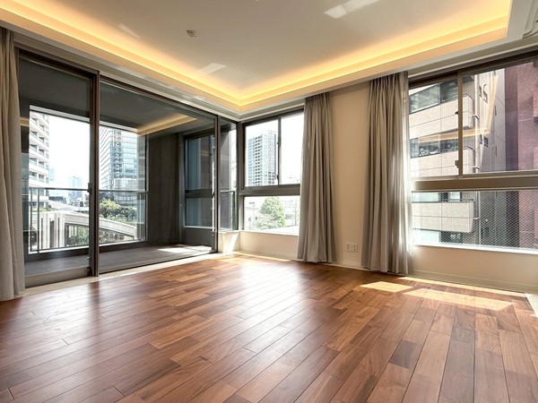 ロイヤルシーズン六本木_リビングダイニングキッチンの写真