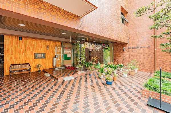 ライオンズマンション神楽坂第3　アプローチ