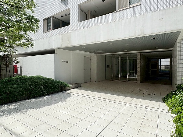 ブランクレア代々木公園 アプローチ