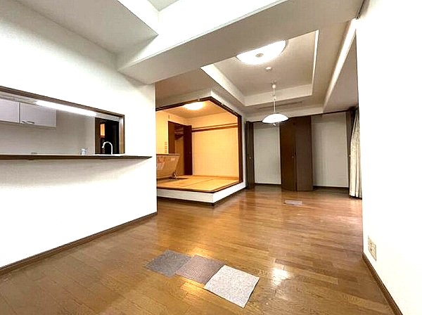 朝日白金台マンション_約13.1帖のリビングダイニングの写真