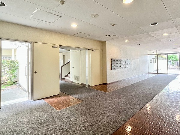 日商岩井大岡山第二マンション　渡り廊下