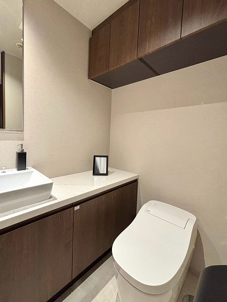 代々木上原マンション_落ち着きのあるトイレの写真