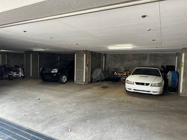 朝日上野毛マンション　駐車場