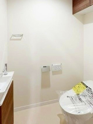 ザ・パークハウス西新宿タワー60_手摺が設置されているトイレの写真