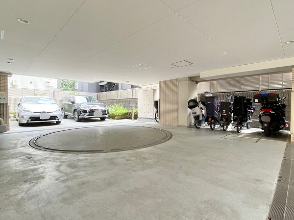 ジオ四谷坂町 車両置き場