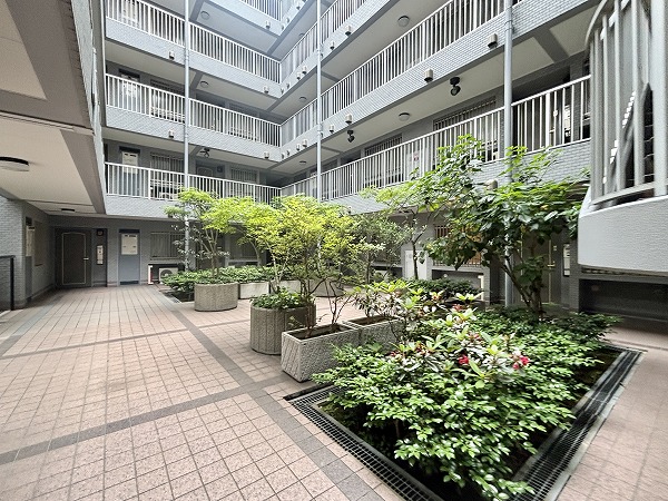 ボヌール千石　中庭・外廊下