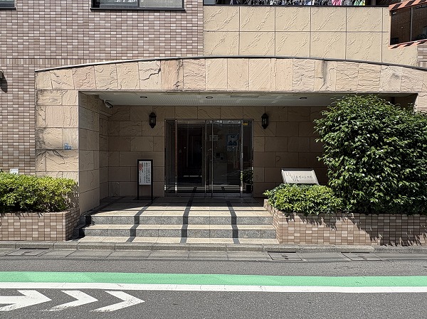 ラビ・ゼームス坂　アプローチ
