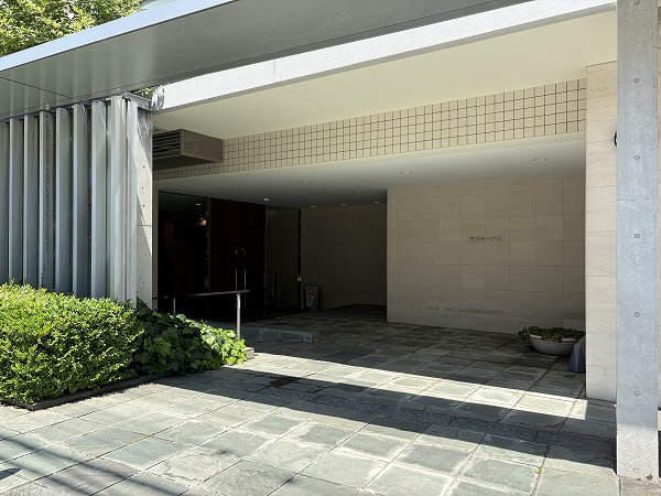 南平台ハウス アプローチ