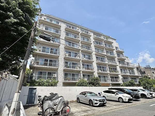 秀和高樹町レジデンス 車両置き場