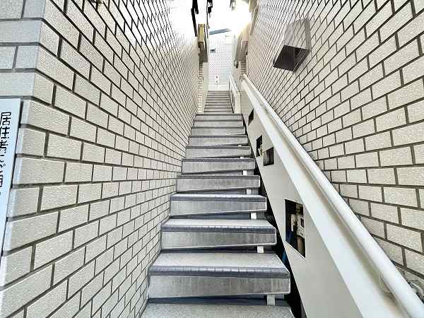中銀上馬マンシオン 外階段