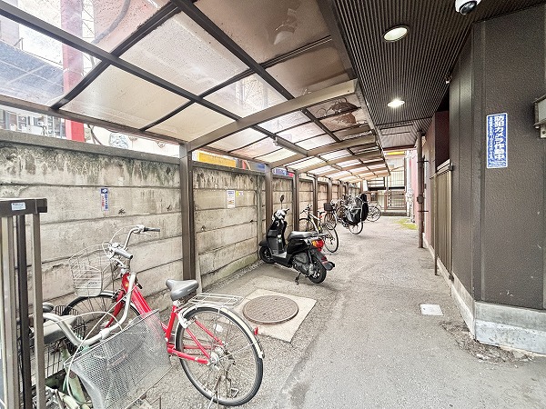 サンセール新宿　車両置き場