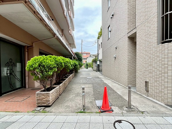 『グリーンマンション駒沢』前の通り