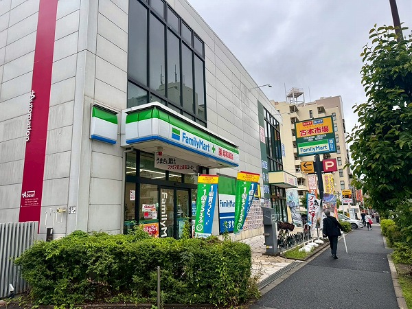 ファミリーマート駅前