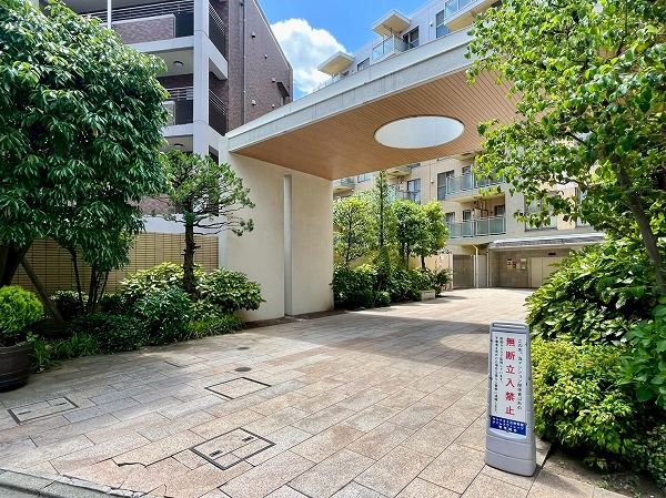 サンクタス三軒茶屋タイムズヴィレッジ アプローチ