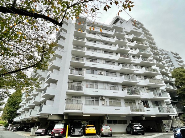 マンション雅叙苑5号棟　中庭