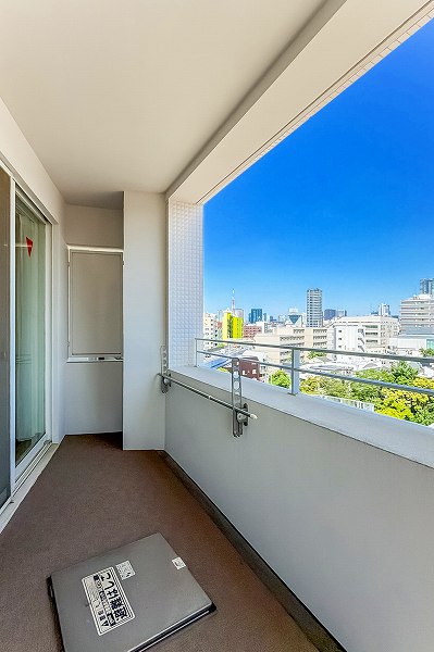 小田急コアロード広尾_東向きのバルコニーの写真1