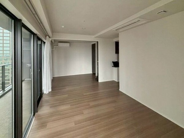 シティタワー新宿_広々としたリビングダイニングキッチンの写真2