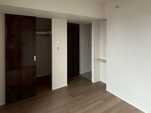 シティタワー新宿_収納豊富な洋室の写真1