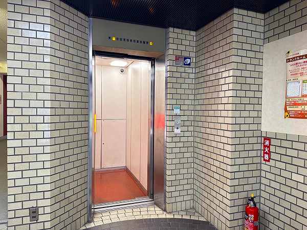 サングリア中目黒　エレベーター