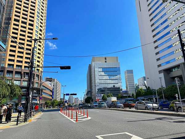 駅前の交差点