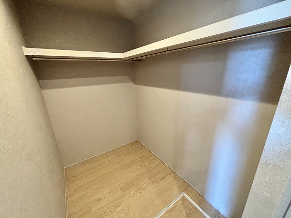 グレンパーク駒場_ウォークインクローゼットの写真2