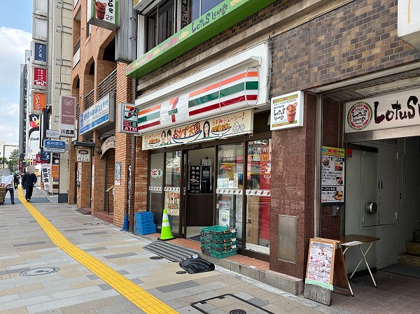 セブン-イレブン 外苑前駅前店