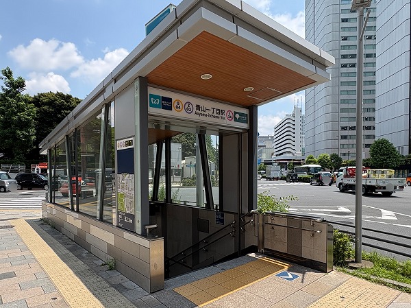 都営大江戸線・東京メトロ銀座線・半蔵門線　青山一丁目駅
