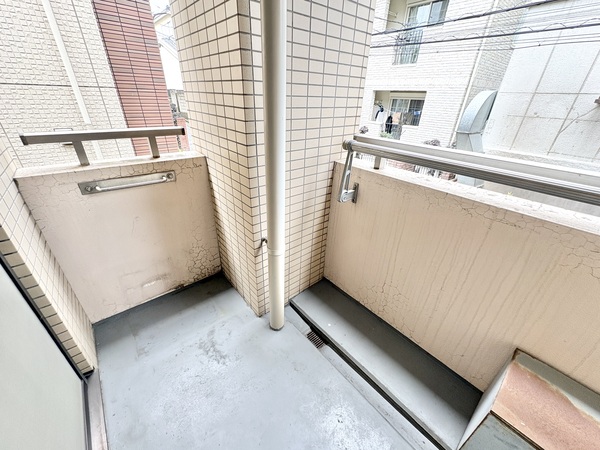 東急ドエルプレステージ参宮橋_コンパクトなバルコニーの写真