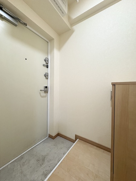 総和ビラ青葉台_リノベーションされた玄関の写真
