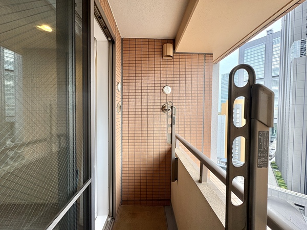 ファミール新宿グランスイートタワー_広いバルコニーの写真