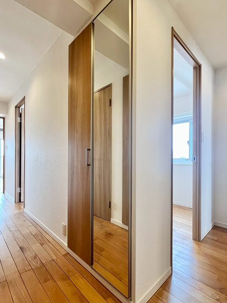 田園調布愛知マンション_ミラーのある玄関の写真1
