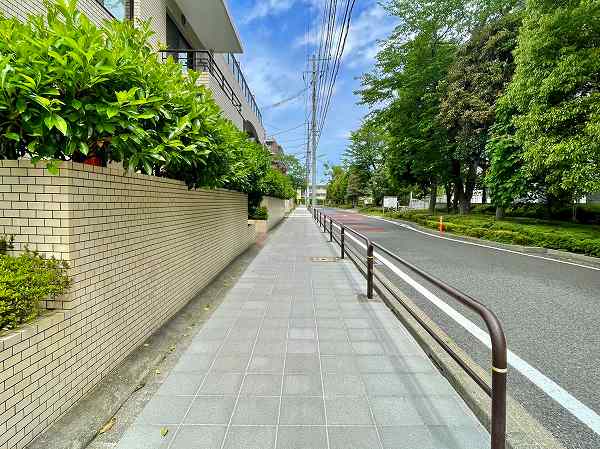 タウンハイツ砧　エントランス前