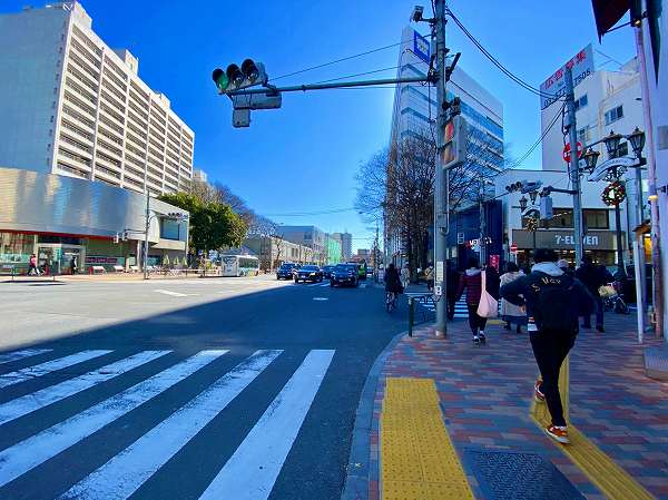 広尾駅前