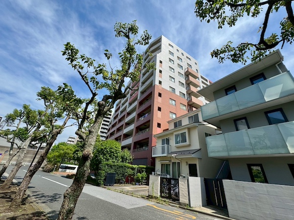 マンション前