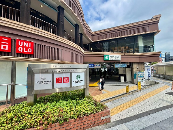 市ヶ谷駅前