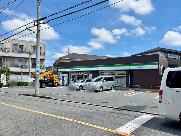 ファミリーマート 世田谷中町店
